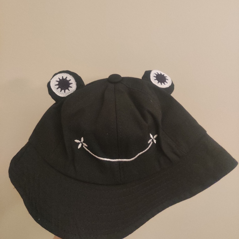 COPY - Brand new green bucket frog hat!!